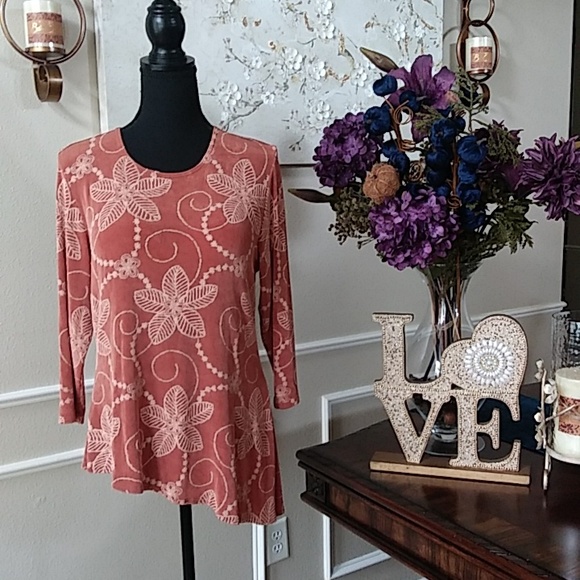 Picadilly Fashion Floral Embroidered Asymmetric Top. Size SP - Picture 10 of 16